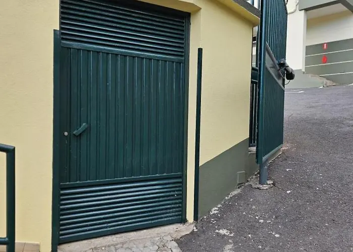 Madeira Gardens דירה