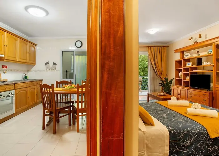 Madeira Gardens * פונשל